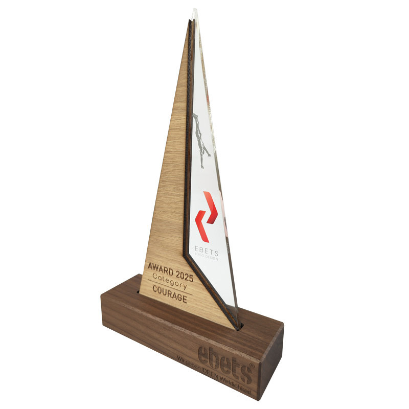 Holz Trophy Sky, Sockel Ahorn, Trophäe Nuss