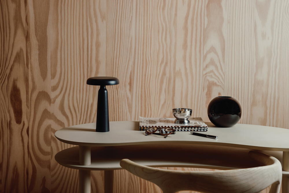 VINGA Avery RCS Tischlampe